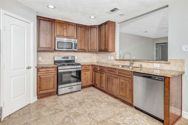 Building Photo - 2611 Desert Sage Dr