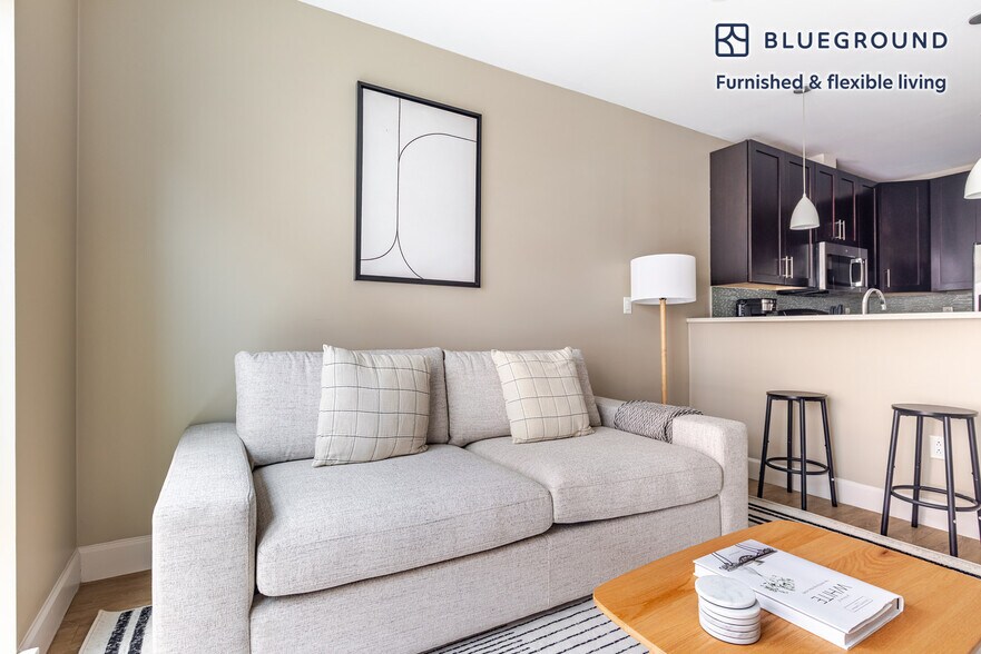 Building Photo - 33 Rogers St