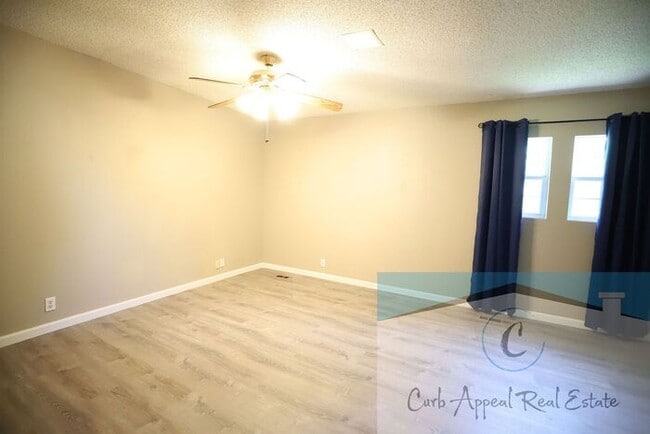 Building Photo - Beautifully renovated 4-bedroom 3 bath hom...