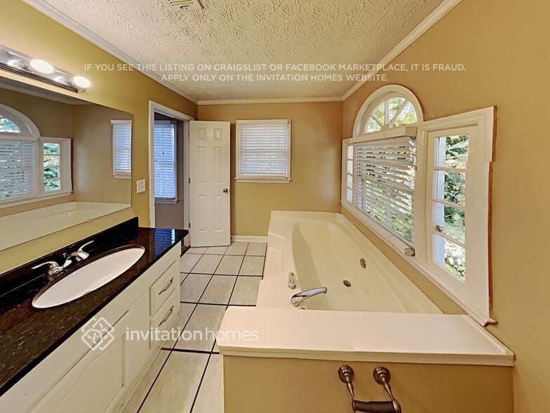Building Photo - 4611 Pine Harbor Ct NE