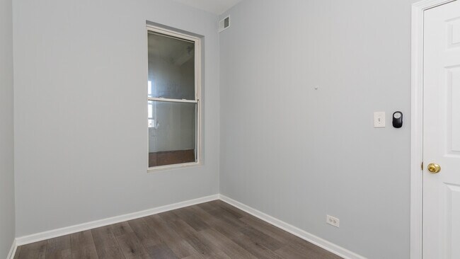 Building Photo - 815 N Fairfield Ave