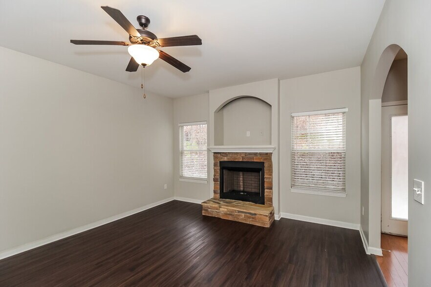 Building Photo - 121 Bethany Manor Dr