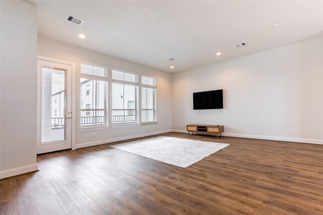 Building Photo - 2802 Grand Fountains Dr