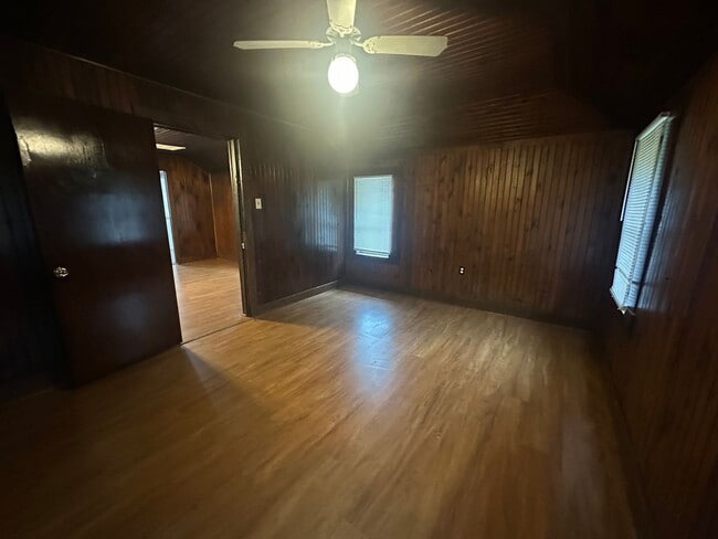 Building Photo - 4 Bed, 2 Bath, 2 dInng, 2 Living