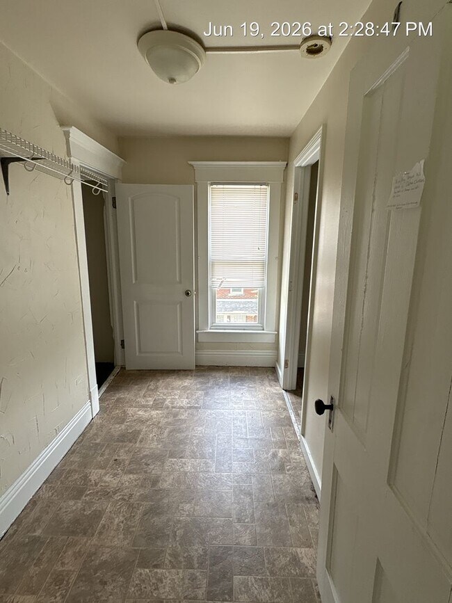 Building Photo - 142 Lorentz St