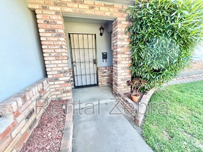 Building Photo - 2747 Branco Ave