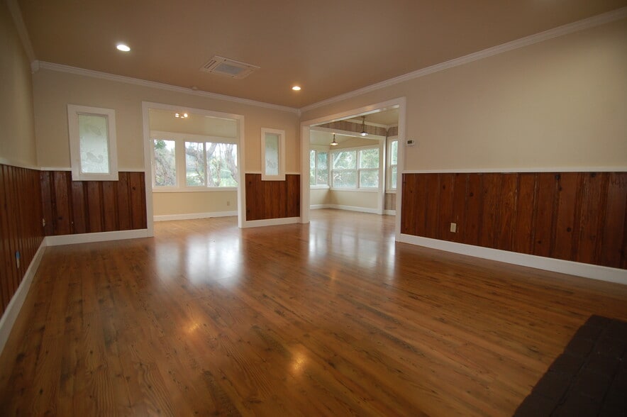 Building Photo - 8492 Trenton Rd