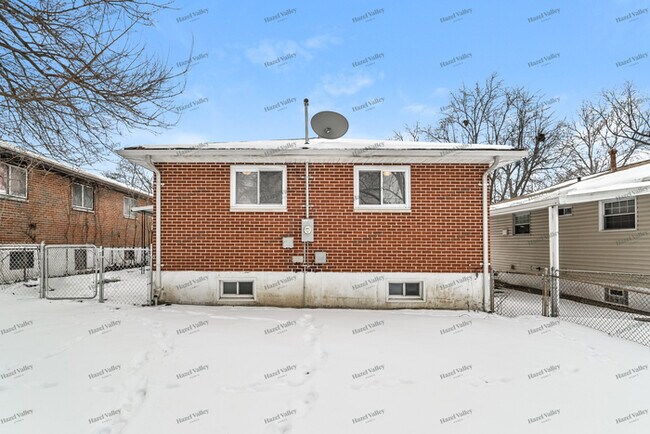 Building Photo - 1223 Lakeview Ave