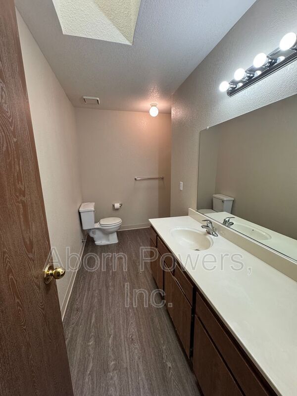 Building Photo - 2529 Greenwood Ln
