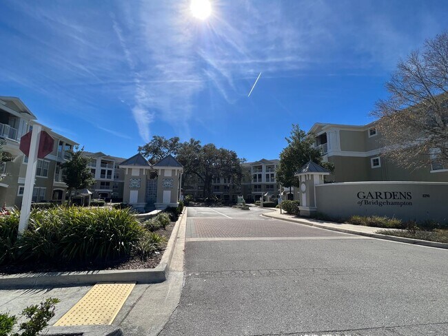 Building Photo - 2 Bedroom - 1 Bathroom - Gardens of Bridge...