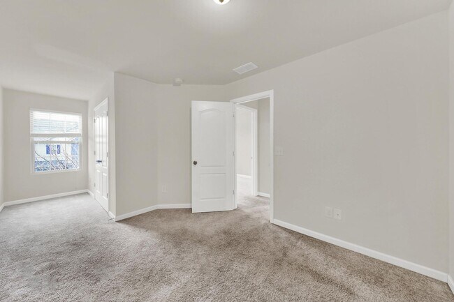 Building Photo - Beautiful Townhome in Indian Land
