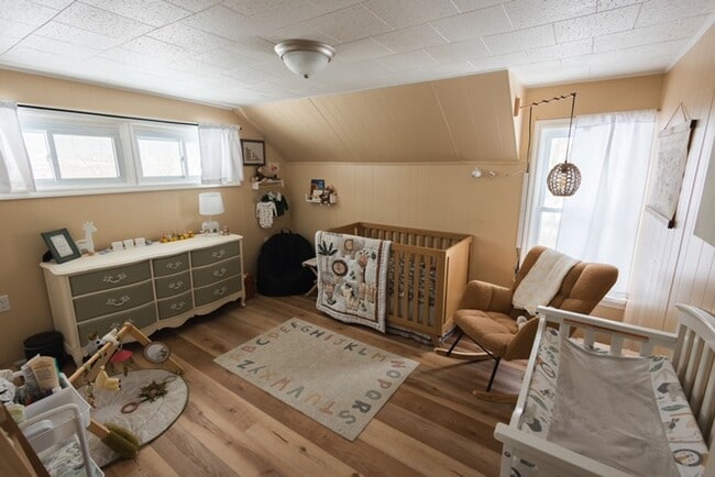 Building Photo - Remodeled 2BR House