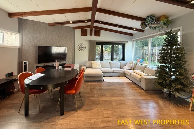 Building Photo - 4337 Coolidge Ave