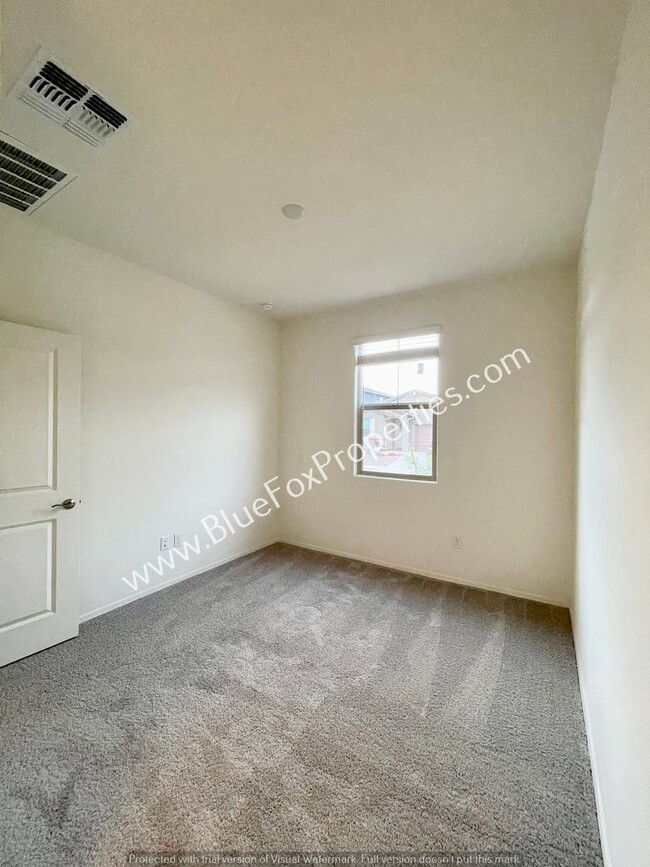 Building Photo - 6379 E Calle Hora Cero
