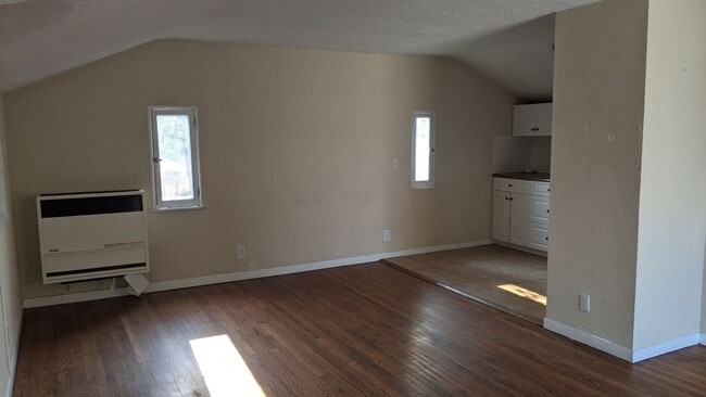 Building Photo - 673 Santa Rosa St