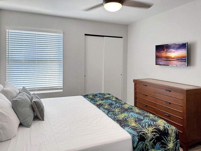 Building Photo - Fully Furnished Two Bedroom / Two Bath Wai...