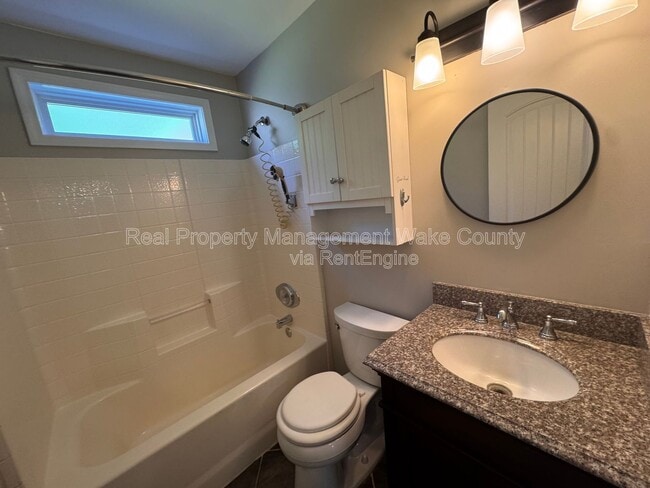 Building Photo - 206 Lindell Dr