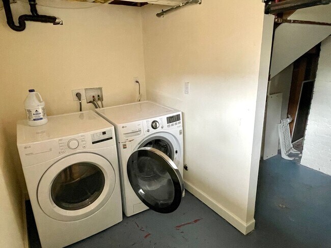 Building Photo - Classic 1922 Alameda Home with Beautiful A...