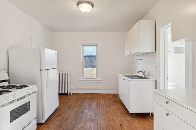 Building Photo - 224 N Humboldt Ave