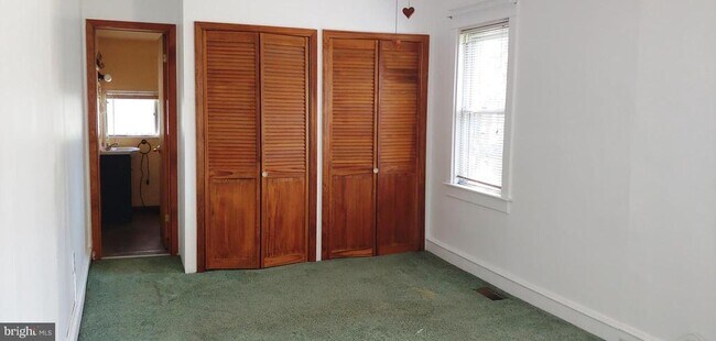 Building Photo - 613 Sampson Ave