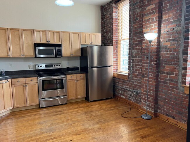 Building Photo - Downtown Bridgeport 1-Bed, 1-Bath with All...