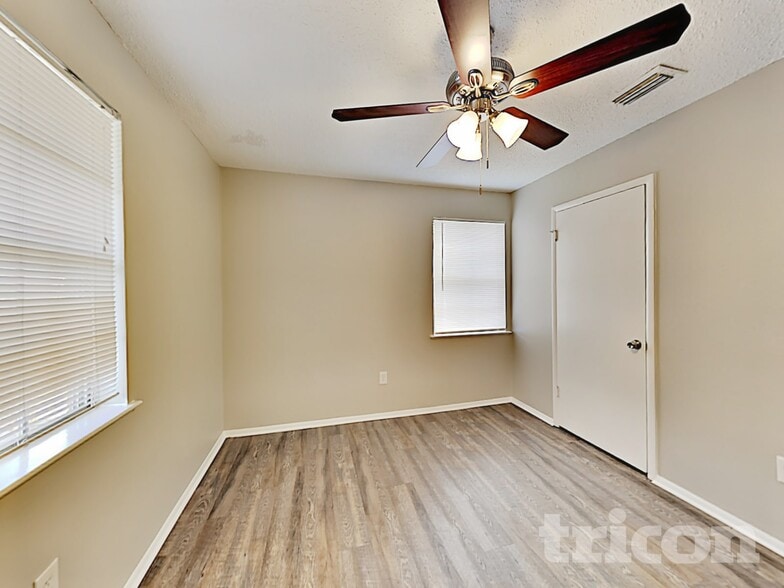 Building Photo - 429 W Ferndale Ln