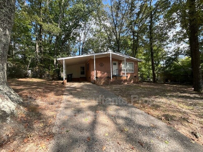 Building Photo - 2706 Wynnewood Dr