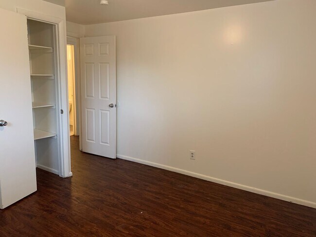 Building Photo - Two bedroom apt, Salt Lake City; 1,000 sq ...