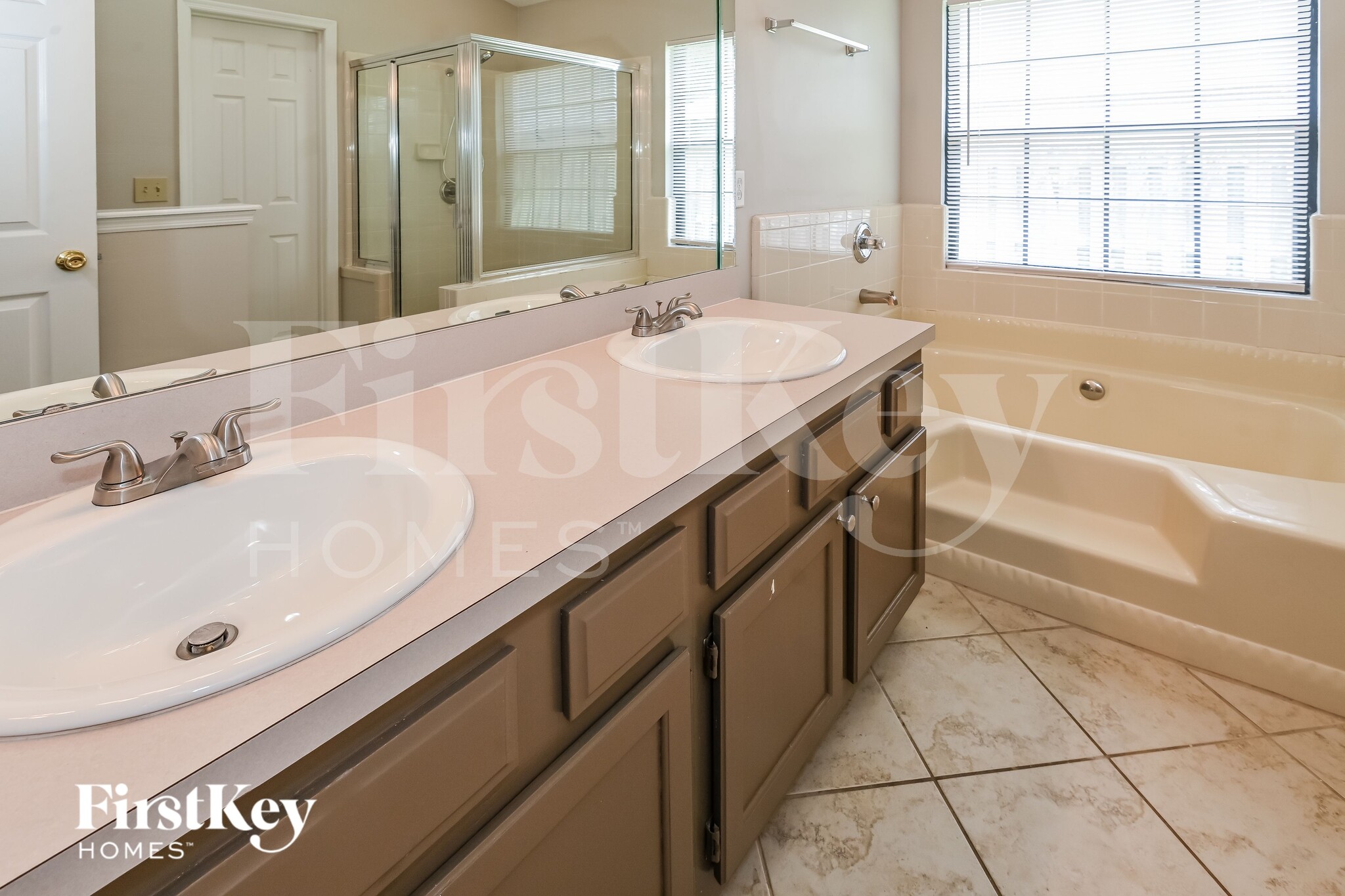 Building Photo - 4576 Antler Hill Dr E