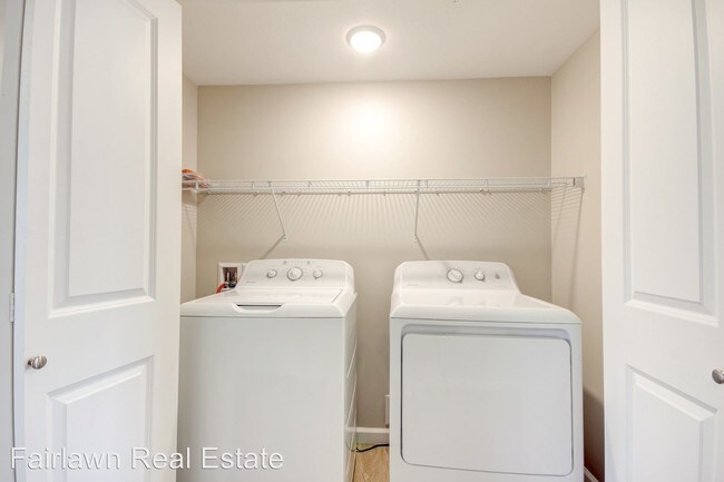 Building Photo - 1204-1220 Churchill Rd