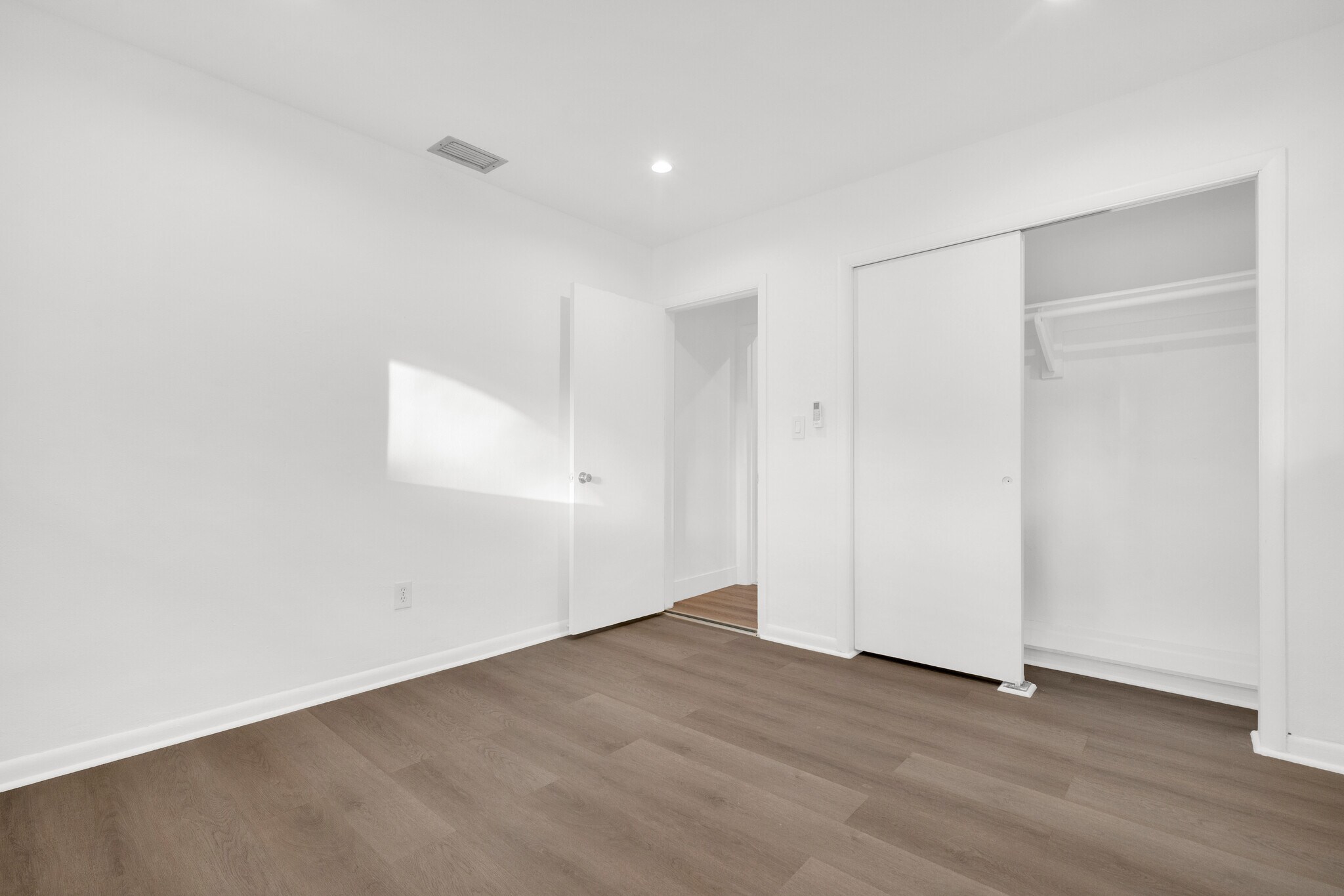 Building Photo - 4701 SW 104th Ct