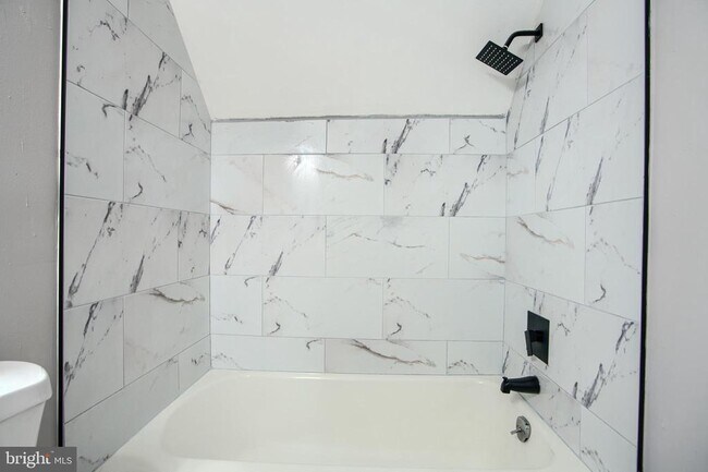 Building Photo - 3807 Fleetwood Ave