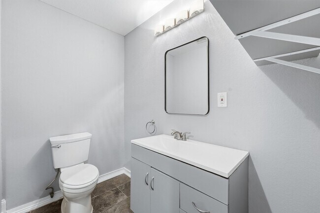Building Photo - 15621 Northland Dr
