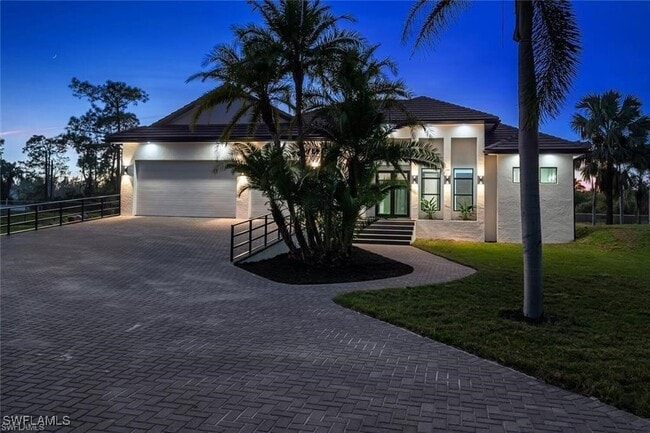 Building Photo - 687 23rd St SW