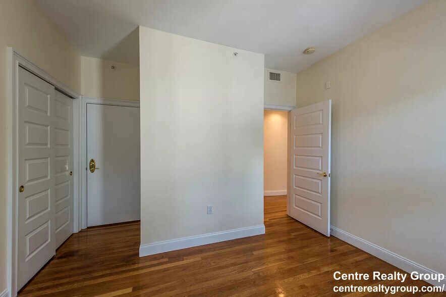 Building Photo - 48 Ashford St