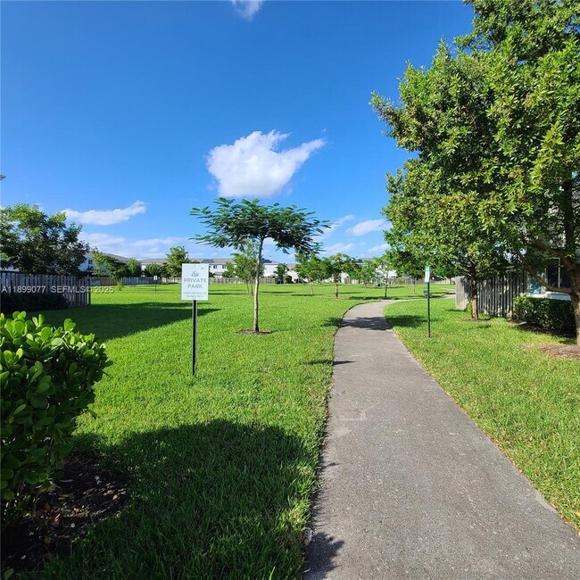 Building Photo - 452 NW 12th Pl