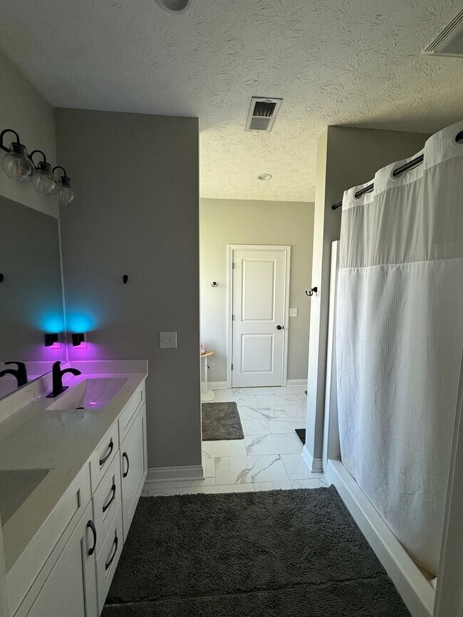 Building Photo - 128 Aiden Ln