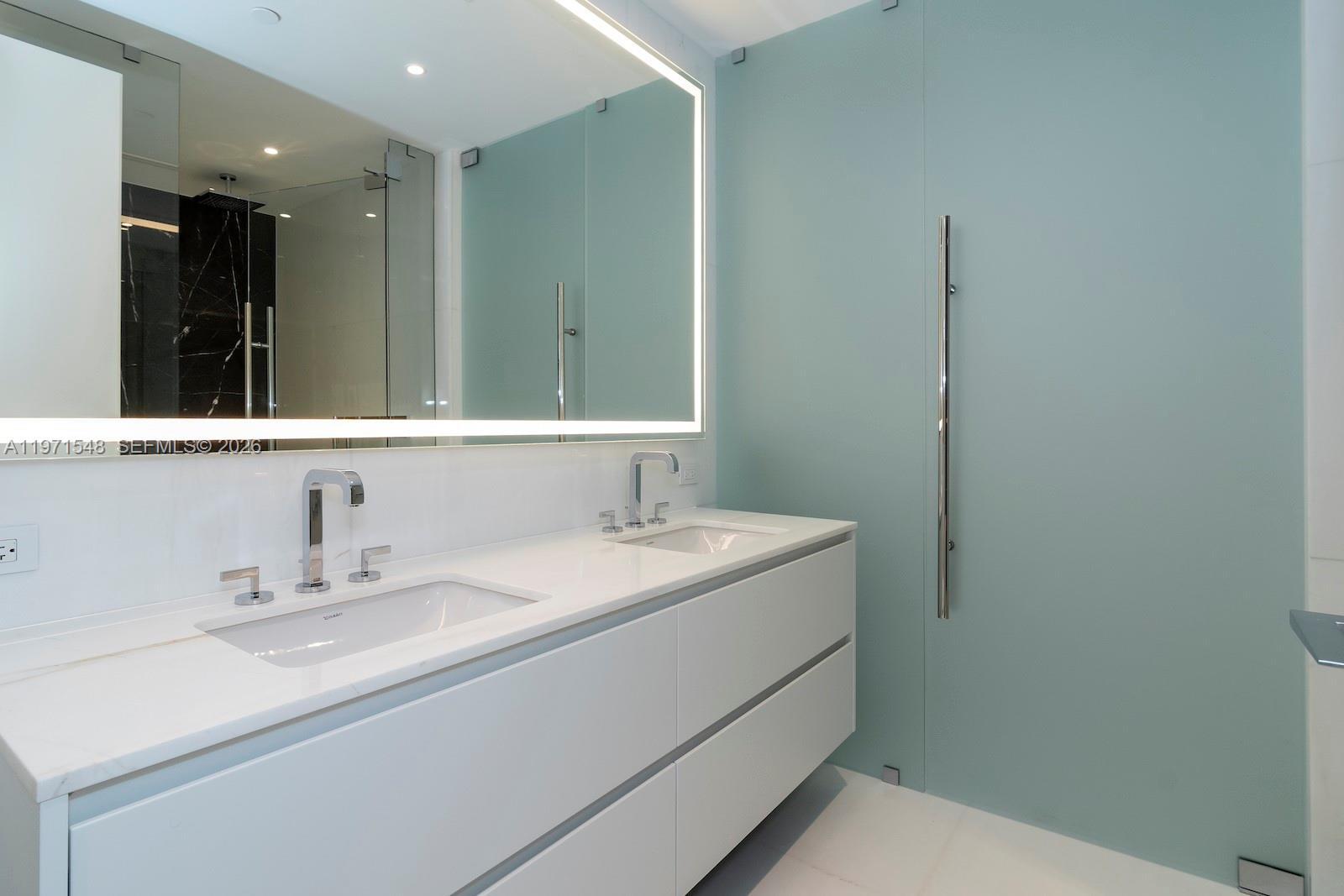 Building Photo - 300 Biscayne Boulevard Way