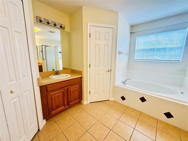 Building Photo - 1218 Winding Willow Ct