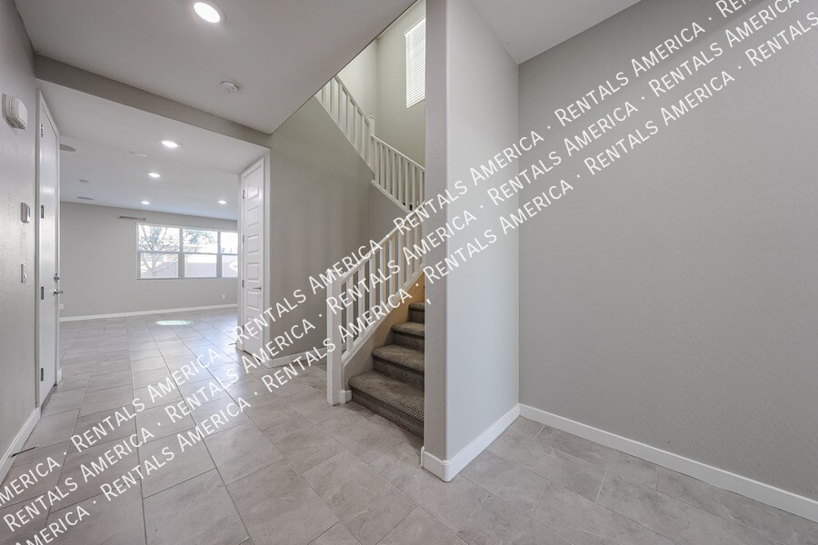 Building Photo - 1026 E Weatherby Way