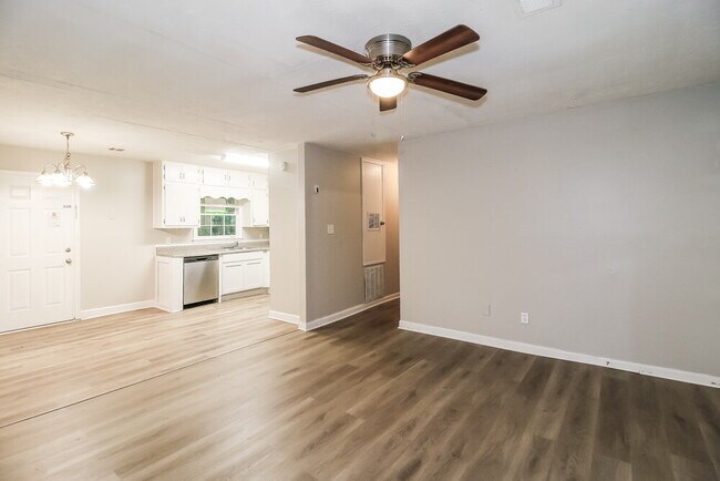 Building Photo - 30 Hidden Pines Dr