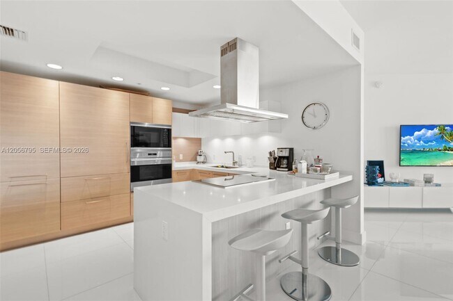 Building Photo - 17111 Biscayne Blvd