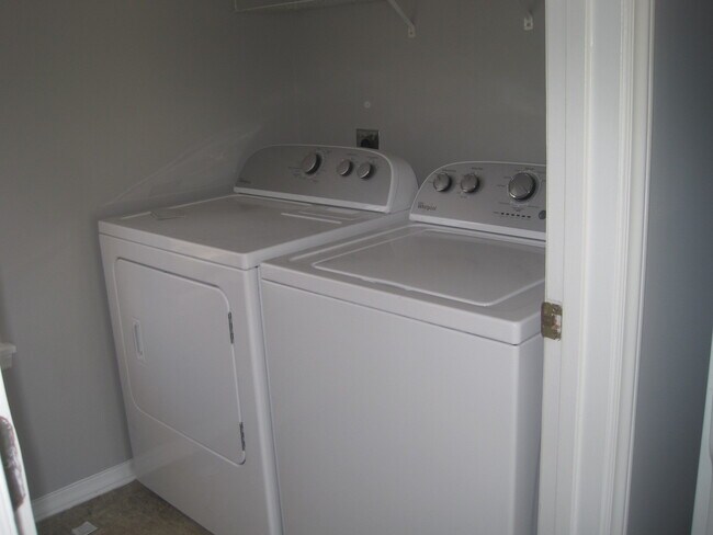 Building Photo - 4405 Jordan Oaks Way