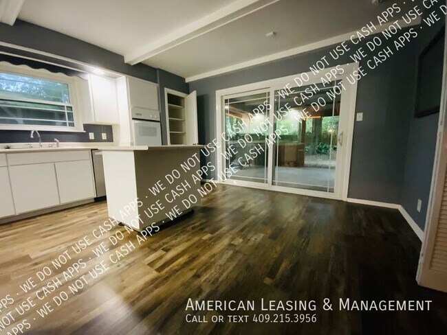 Building Photo - Perfect Home for anyone looking for a blen...
