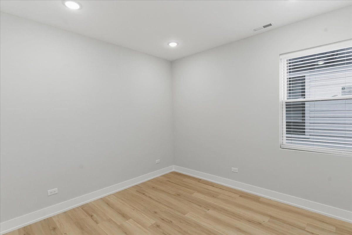 Building Photo - 6222 S King Dr