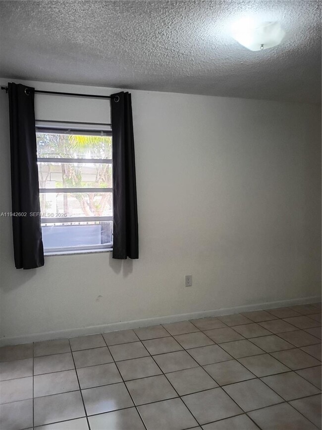 Building Photo - 2498 SW 17th Ave