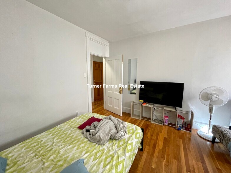 Building Photo - 40 Cedar St