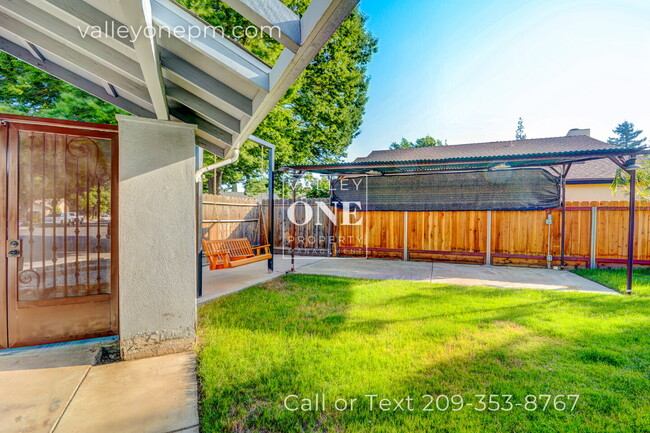 Building Photo - Experience Pet-Friendly Resort Living! Fea...