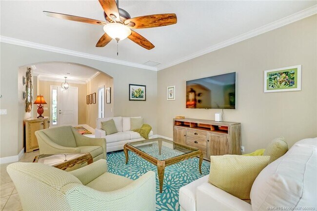 Building Photo - 521 NE Abaca Way