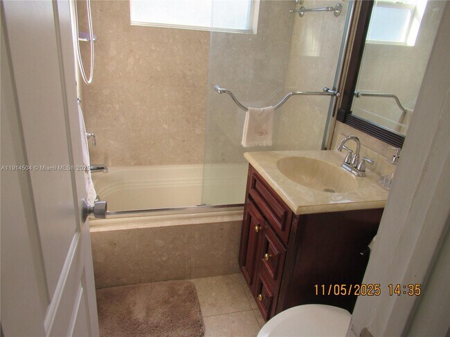 Building Photo - 800 NE 6th St